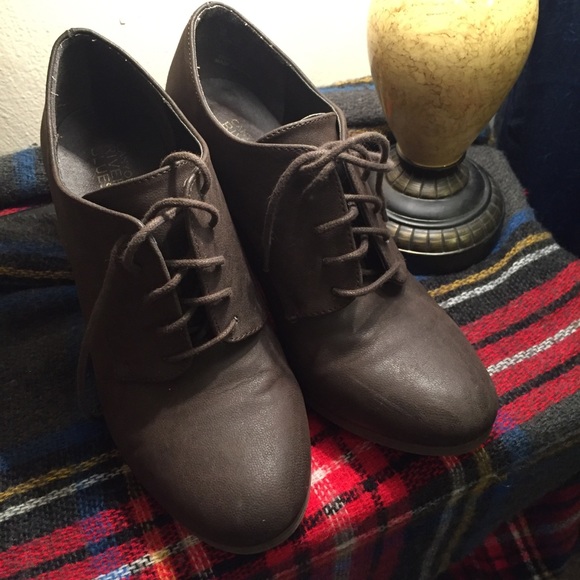 Vintage inspired chunky heels - Picture 3 of 3